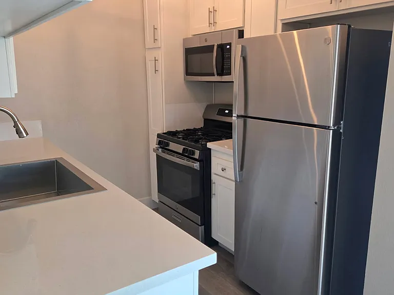 11230 Camarillo St #201 — Photo 9