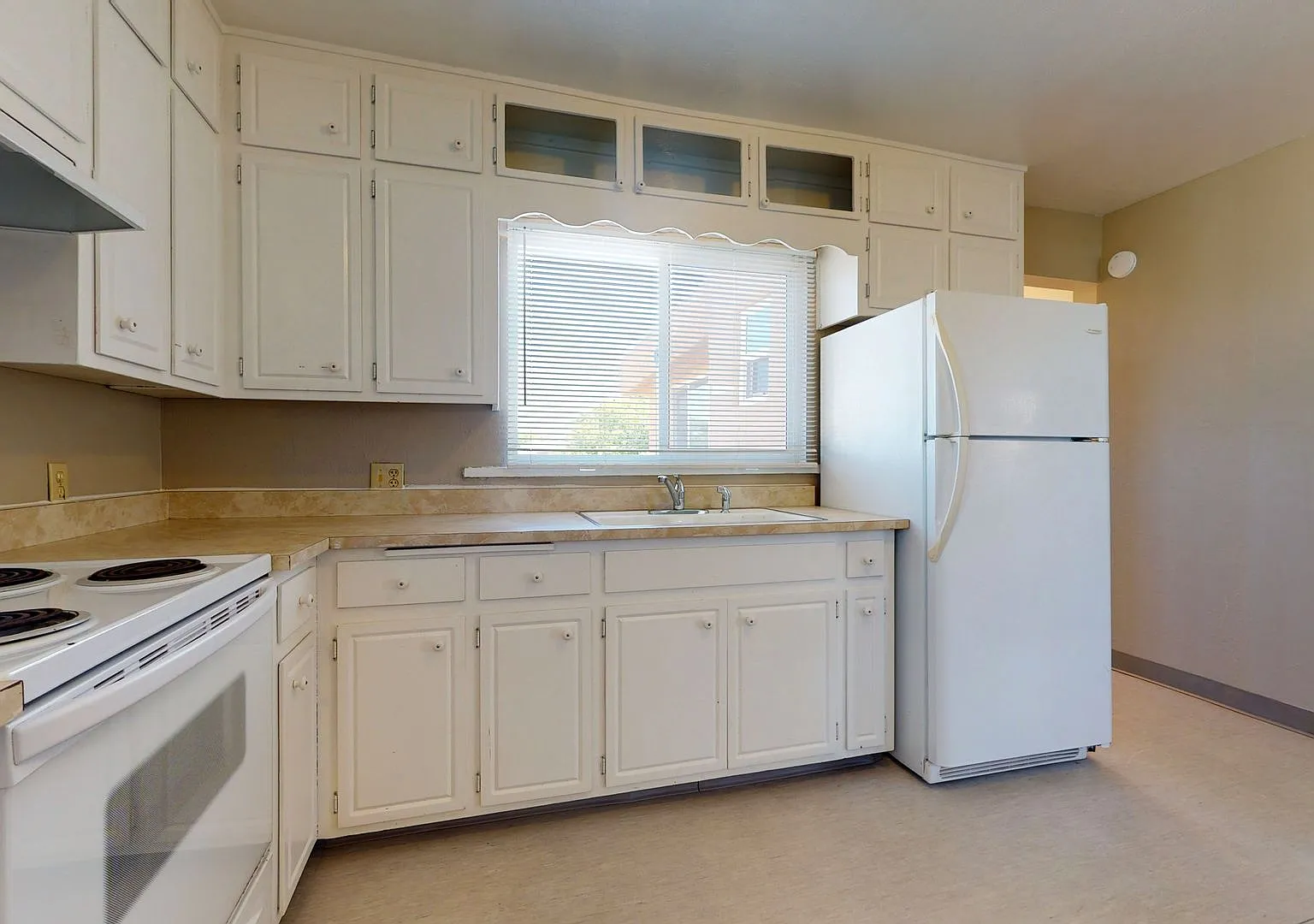 404 Prospect Ave NE — Photo 3