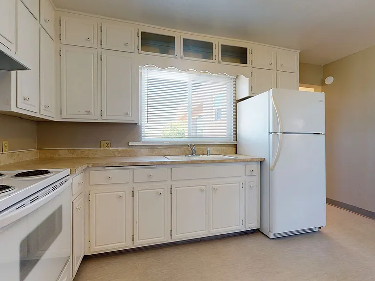 404 Prospect Ave NE — Photo 3
