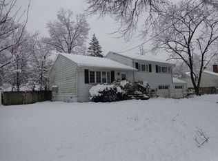 28 Spruce Pl, Ho Ho Kus, NJ 07423