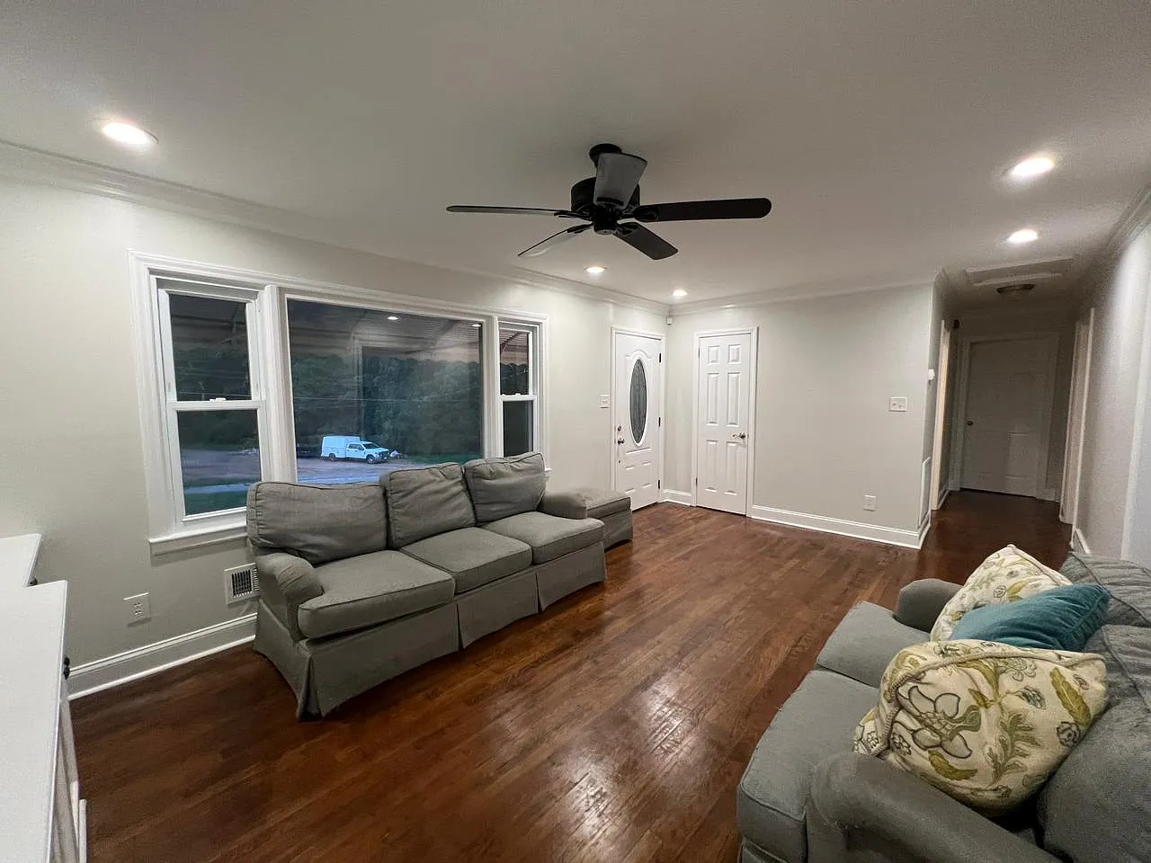 3 bed, 1262 sqft, $1,900 — Photo 2