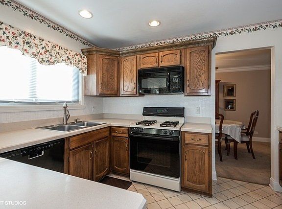 5th image of 3855 Shoreline Dr