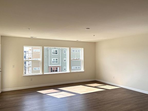 4th image of 24160 Port Ln #309