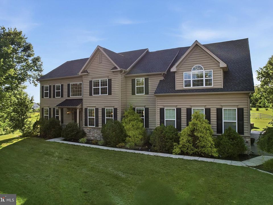 1st image of 914 Hilltown Pike