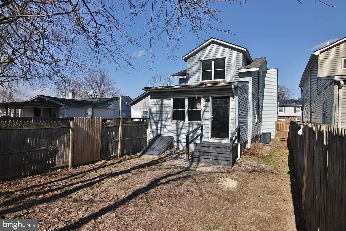 Building Photo - 217 Parkinson Ave #1