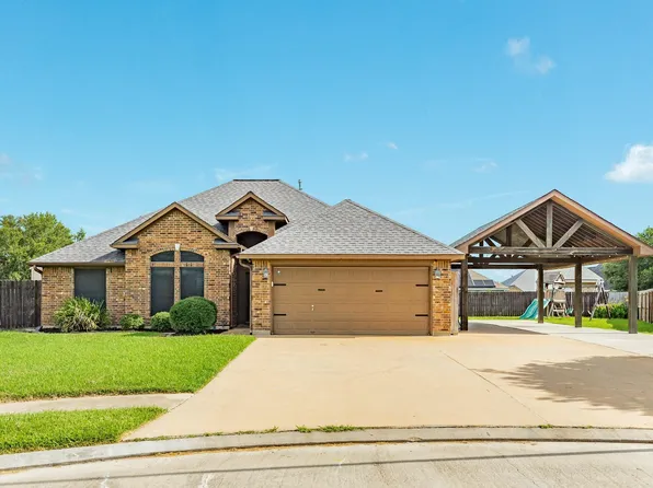 111 Goldfinch Ct, Richwood, TX 77566