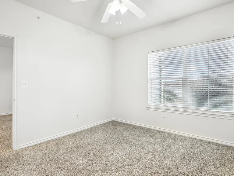 Stone Creek Apartments — Photo 17