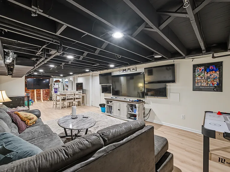 2111 Lowell Ave — Photo 34