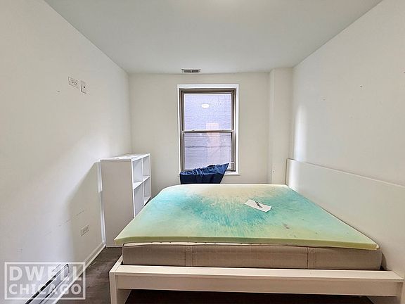 4th image of 924 W Winona St #202