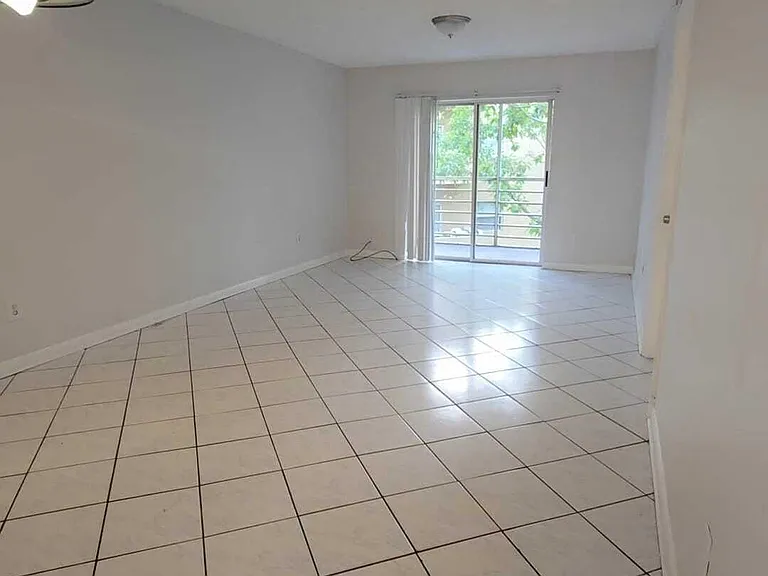 4111 Stirling Rd #406 — Photo 10
