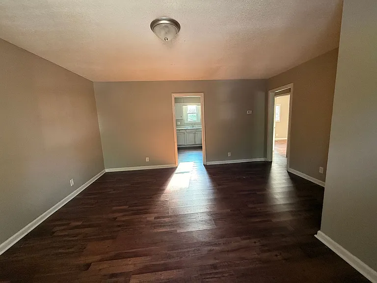 761 Rushmeade Rd — Photo 2