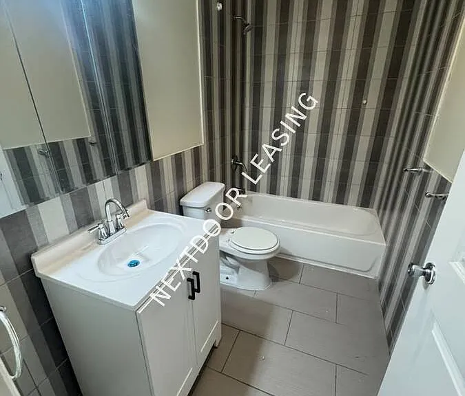 7 Chelsea Ave #2M — Photo 2