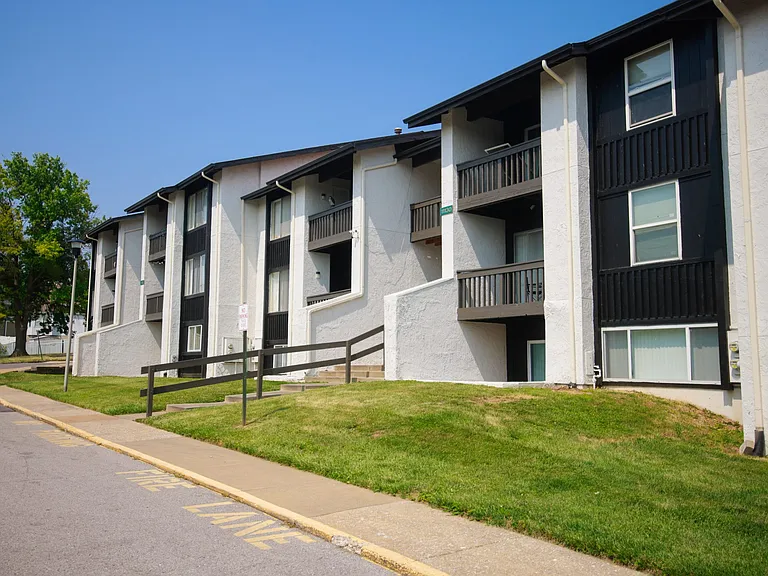 Brighton Apartments — Photo 16