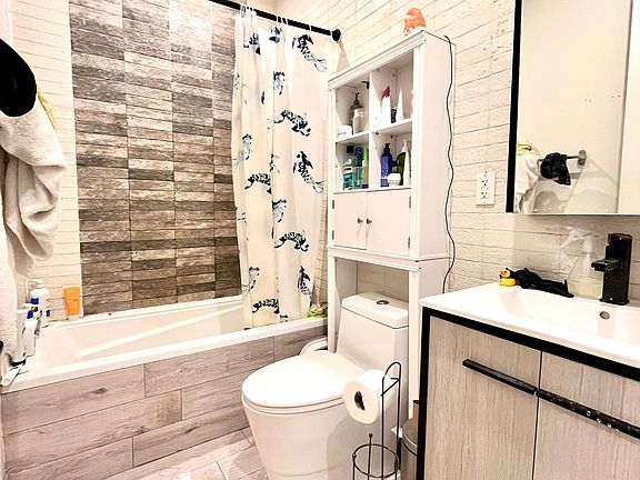3rd image of 657 Seneca Ave #2