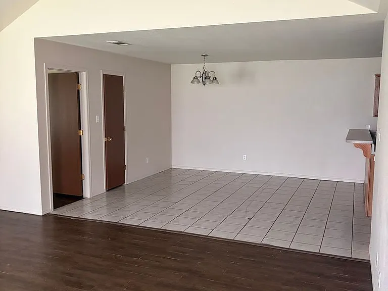 1115 Grinnel Cir #B — Photo 3