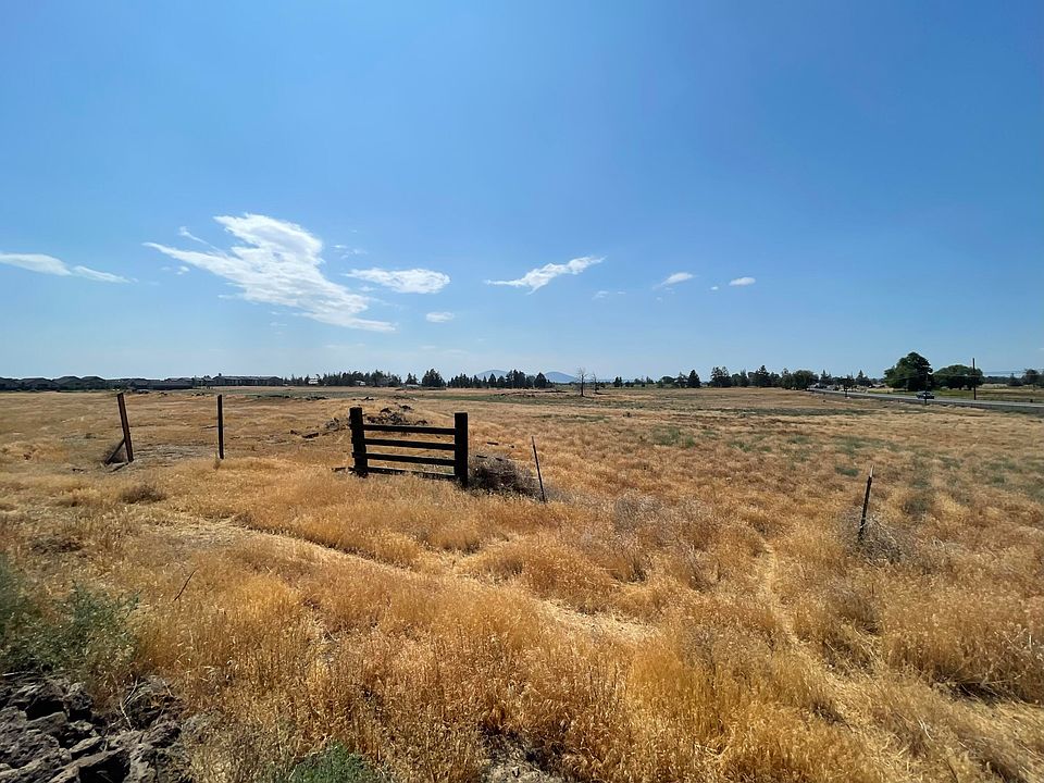 2nd image of 2285 NW Larchleaf Ct