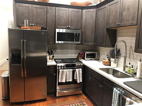 3rd image of 1015 Arabella St