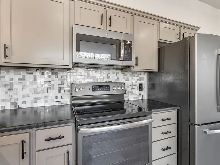 Dabs Properties LLC - 1723 N Chestnut Ave — Photo 12