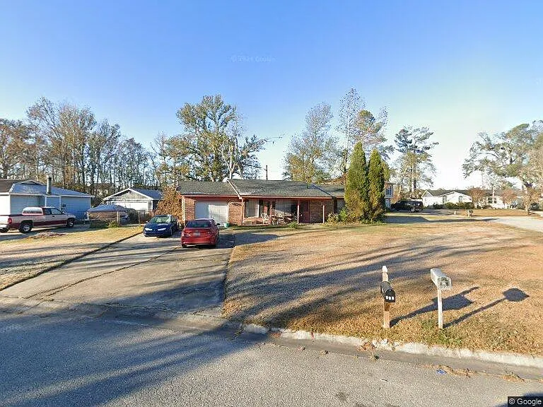 206 Columbia Dr — Photo 1