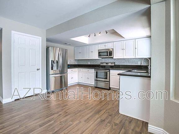 3rd image of 1033 W Madero Ave