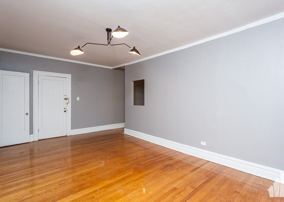 1st image of 454 W Melrose St #2