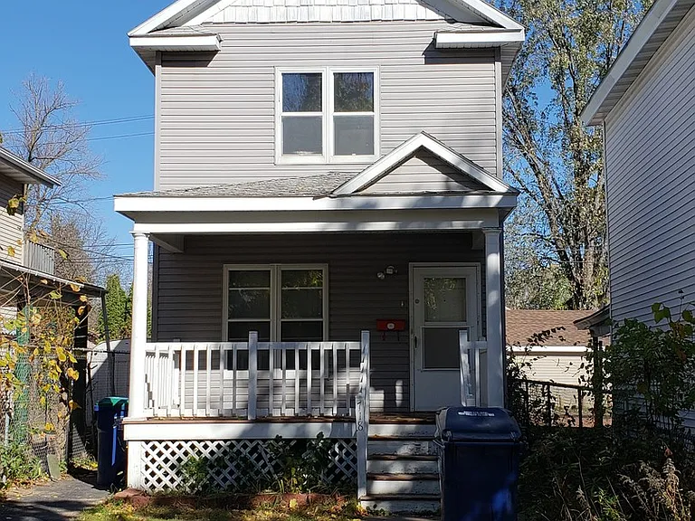 718 Washington St — Photo 1