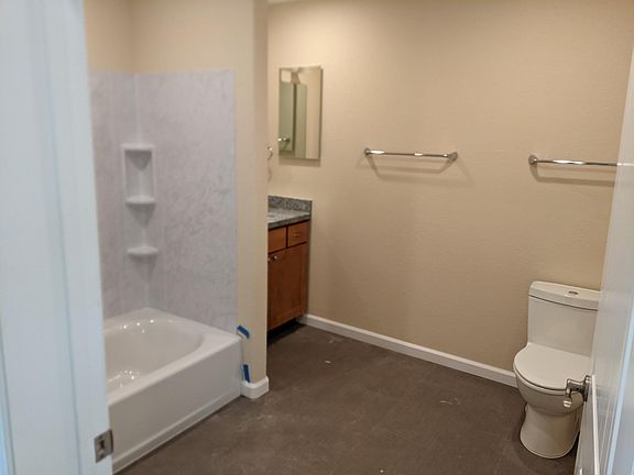 3rd image of 327 Golf Club Dr