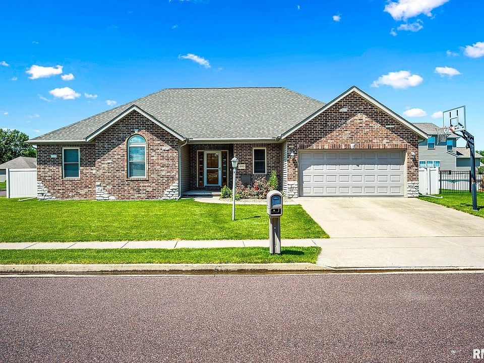 1st image of 1009 Willow Lake Dr