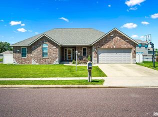 1009 Willow Lake Dr, Metamora, IL 61548