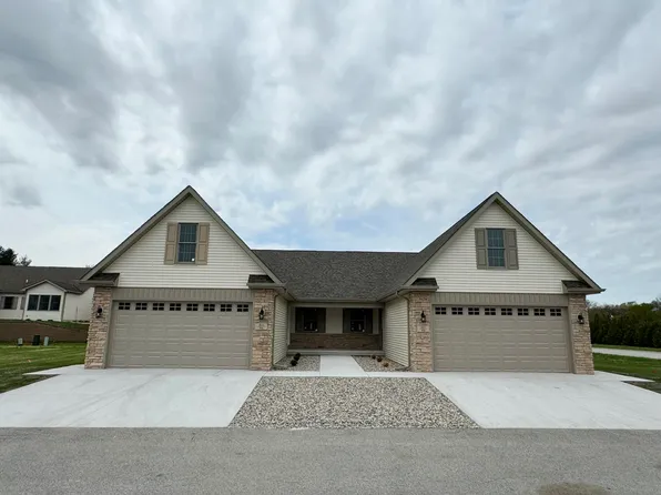 821 9th St SW #9A, Demotte, IN 46310