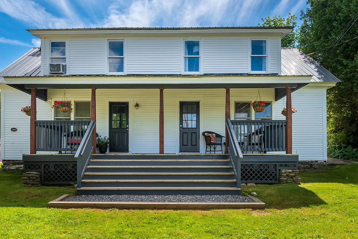 Front of house - 31 Adams Mill Rd #4