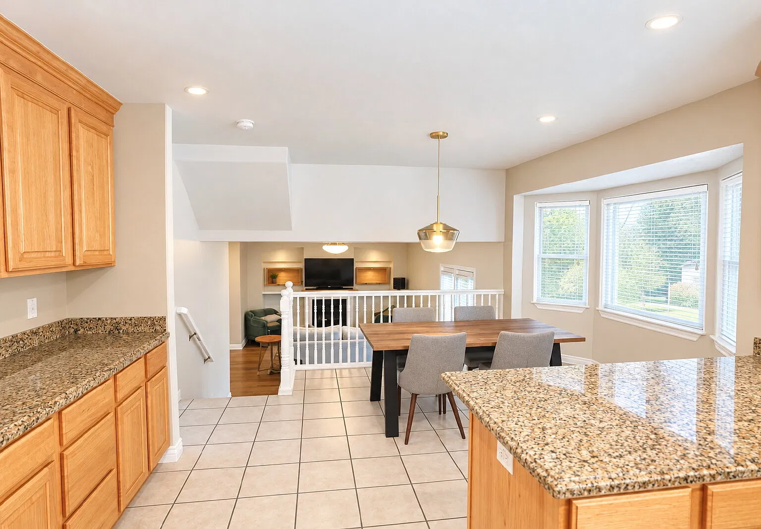4 bed, 2.5 bath, 2738 sqft, $3,400 — Photo 4