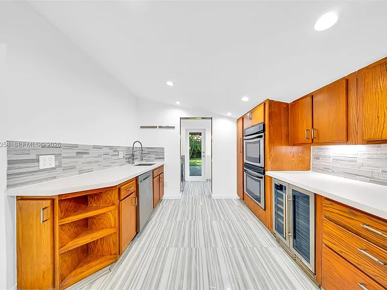 1104 NE 85th St — Photo 37