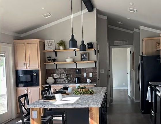 4th image of 125 Henley Ave