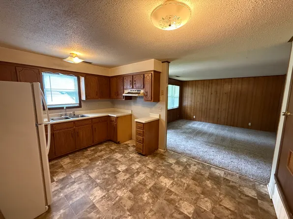 2 bed, 1.0 bath, 825 sqft, $625, 515 N Washington Ave, Warrensburg, MO 64093