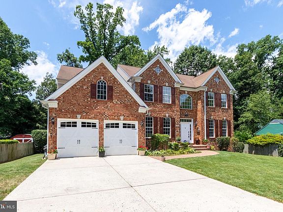 3rd image of 3904 Bruce Ln