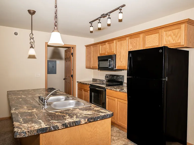 Berry Pointe Luxury Apartments — Photo 22