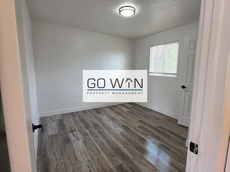 2146 E Taylor St — Photo 12