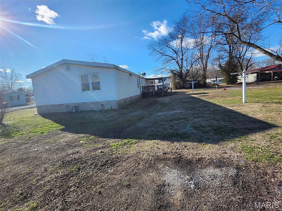 2nd image of 402 Pine