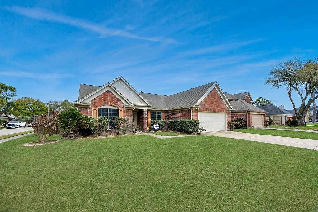 4 bed, 1972 sqft, $2,000 — Photo 2