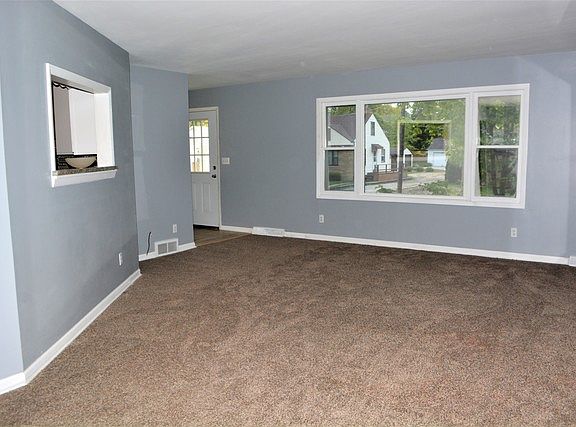 5th image of 218 James Ave