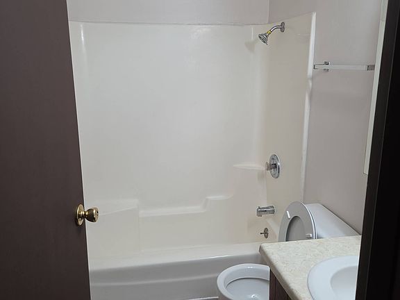 5th image of 1400 Pioneer Rd APT 12
