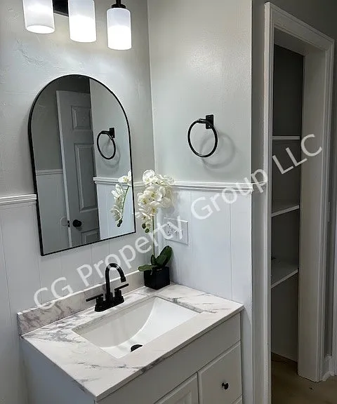 475 Virgil Ave — Photo 2