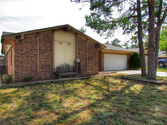 2nd image of 406 Douglas Dr