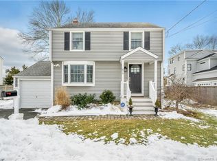 879 Oldfield Rd, Fairfield, CT 06824