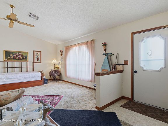 5th image of 10464 Maderia St