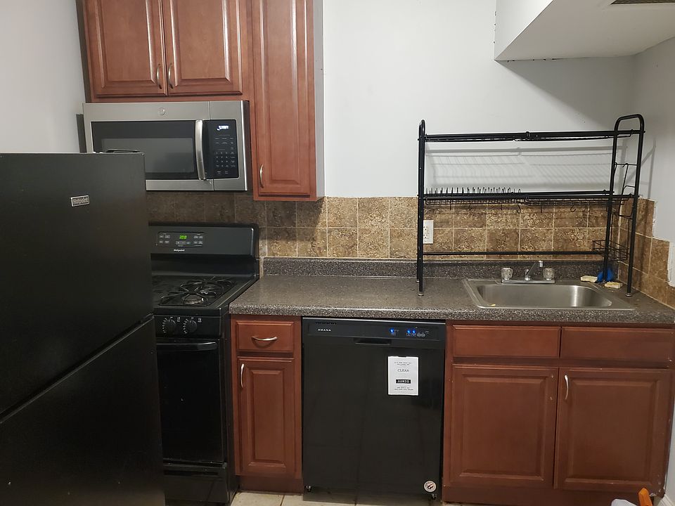 2nd image of 15 Gifford Ave #B30e