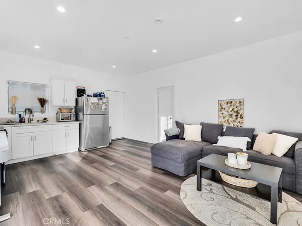 22137 Gault St, Canoga Park, CA 91303