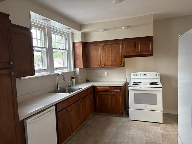 3 bed, 1450 sqft, $1,900 — Photo 2