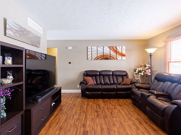 4th image of 5805 Pierce Ln